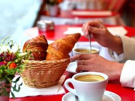 Einladung zum französischen Frühstück